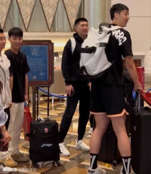 “这是一场伟大的比赛，我们期待着巴萨的表现，他们有时也很出色，但他们的逼抢并没有那么有效，因为他们不得不经常往回跑，这是另一方面。